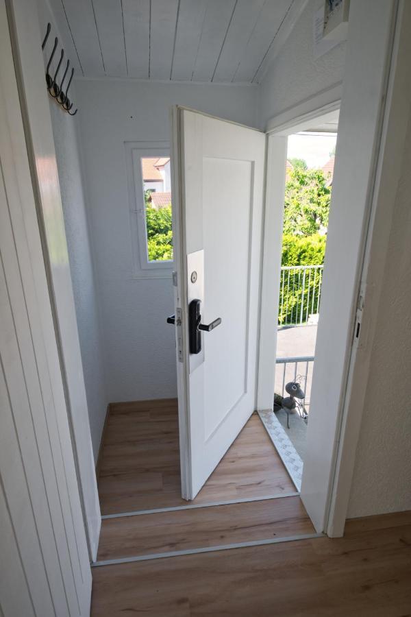 Salmsach Lake Getaway Apartment With Private Entrance, Right On The Lake Constance Cycle Path, Barbecue Area, Free Wifi, Netflix And Free Bikes מראה חיצוני תמונה